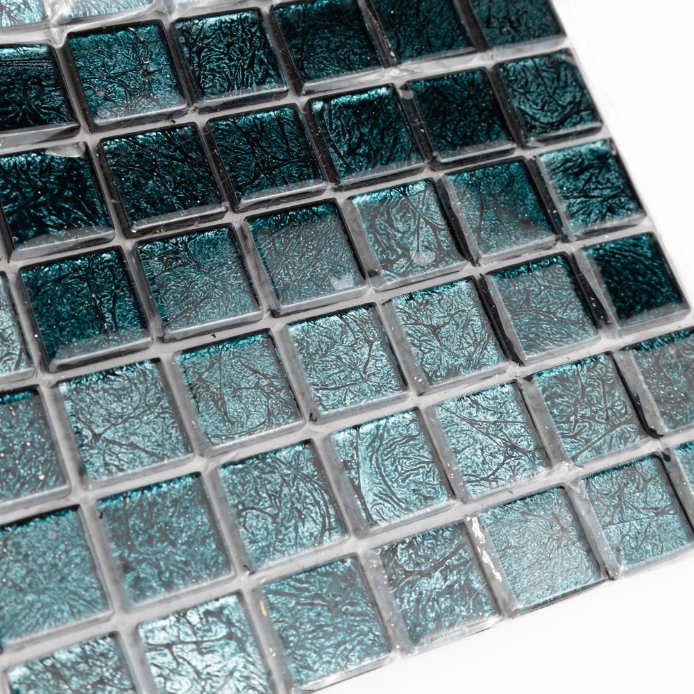 Packshot Mirrored Metallic Tiles– grey – 20mmx20mm
