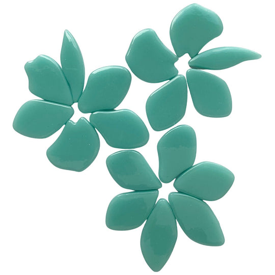 Gefallene Blütenblätter  Hell Cyan