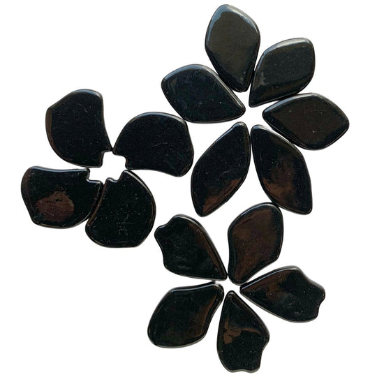 Gefallene Blütenblätter Opalschwarz